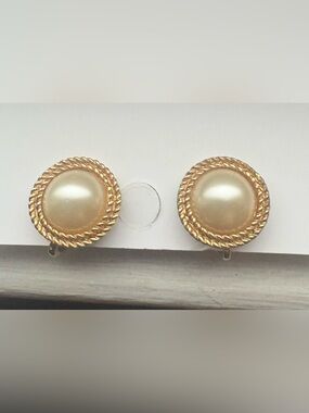 Crown Trifari Vintage Gold-plated, faux Pearl Rope Clip-On Earrings